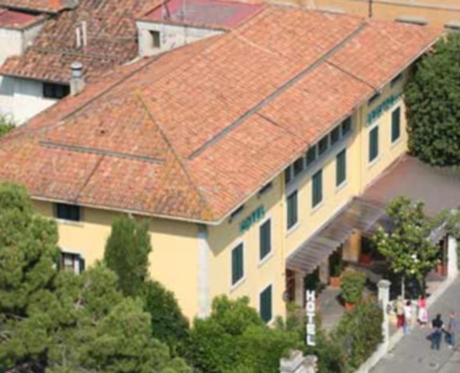 Ariston Hotell