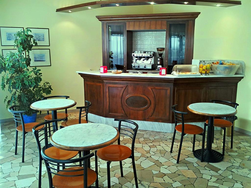 Ariston Hotell 3*